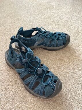 NWOB Keen Women's Blue Closed-Toe Adventure Sandals waterproof size 7 blue